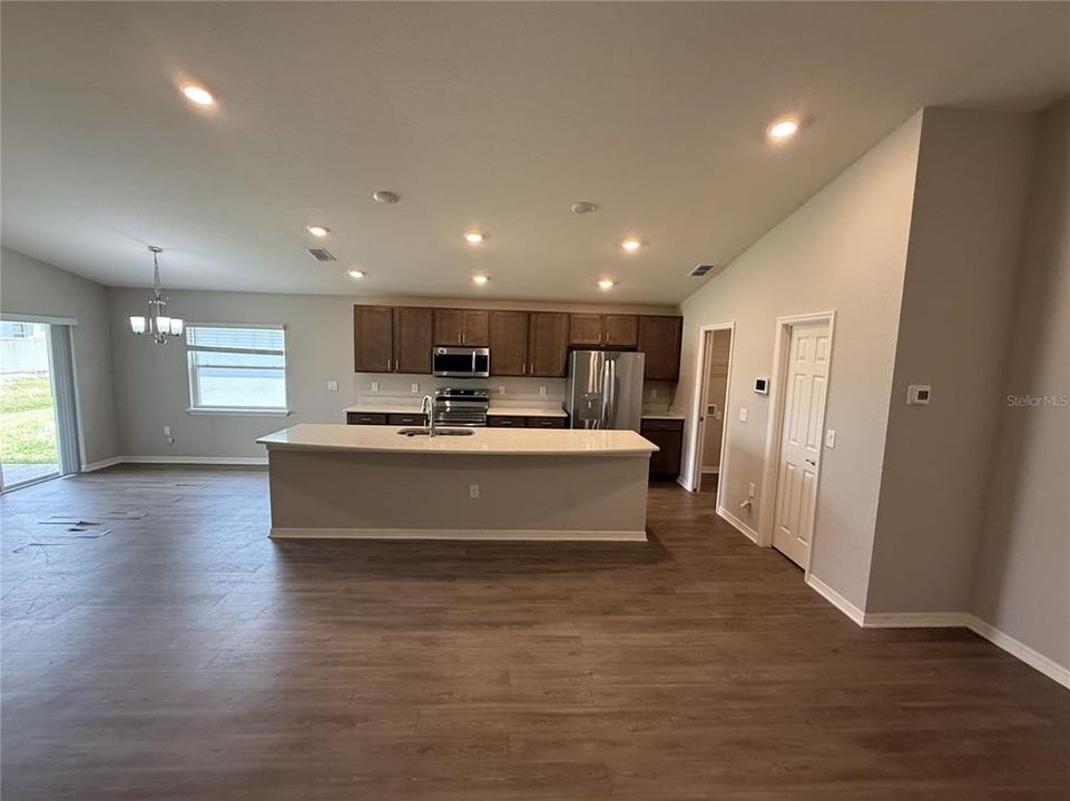 For Sale: $233,000 (4 beds, 2 baths, 1707 Square Feet)