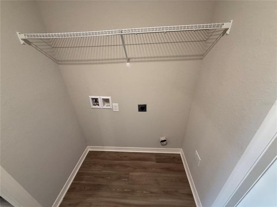 For Sale: $233,000 (4 beds, 2 baths, 1707 Square Feet)
