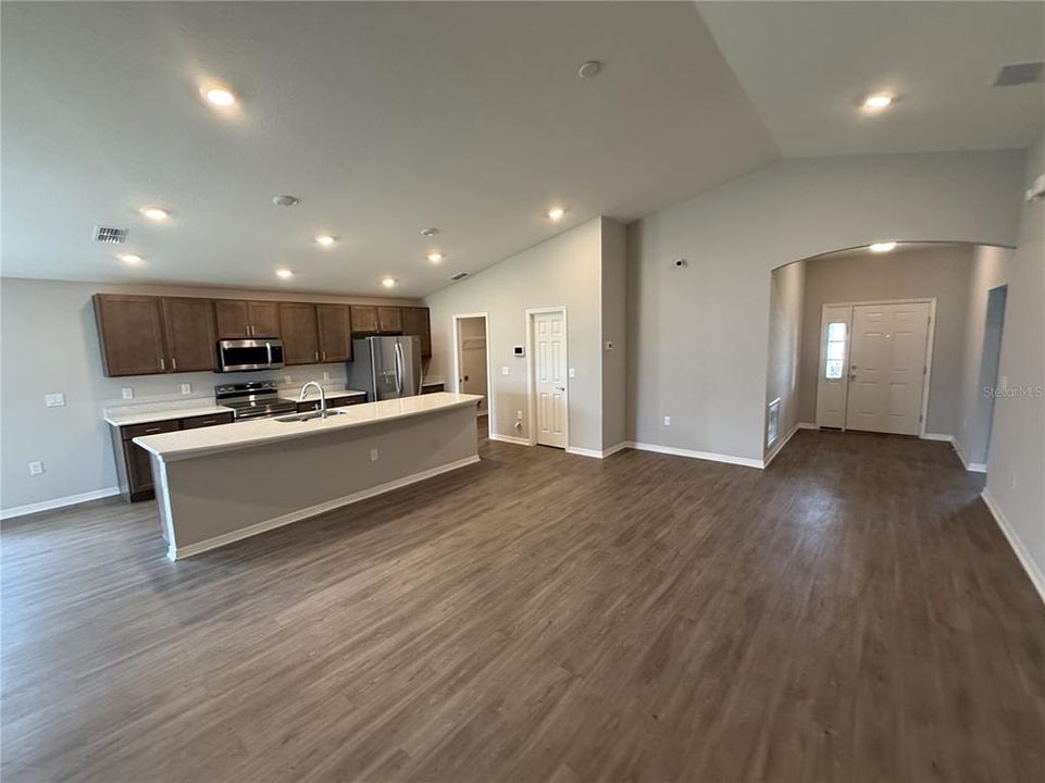 For Sale: $233,000 (4 beds, 2 baths, 1707 Square Feet)