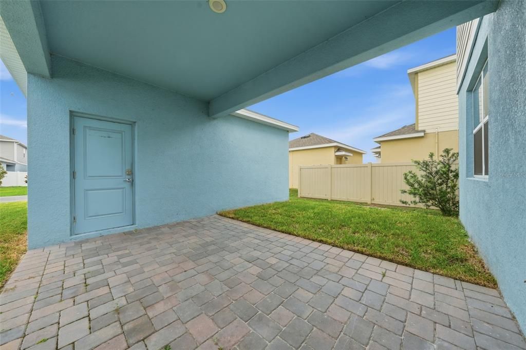 For Rent: $2,350 (3 beds, 2 baths, 1930 Square Feet)