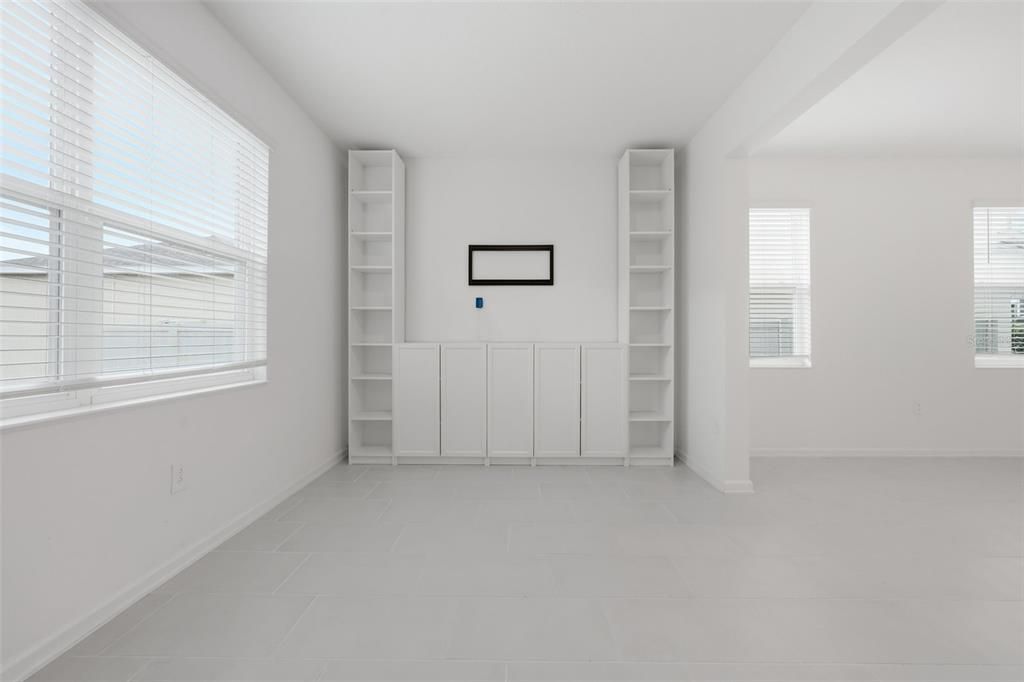 For Rent: $2,350 (3 beds, 2 baths, 1930 Square Feet)