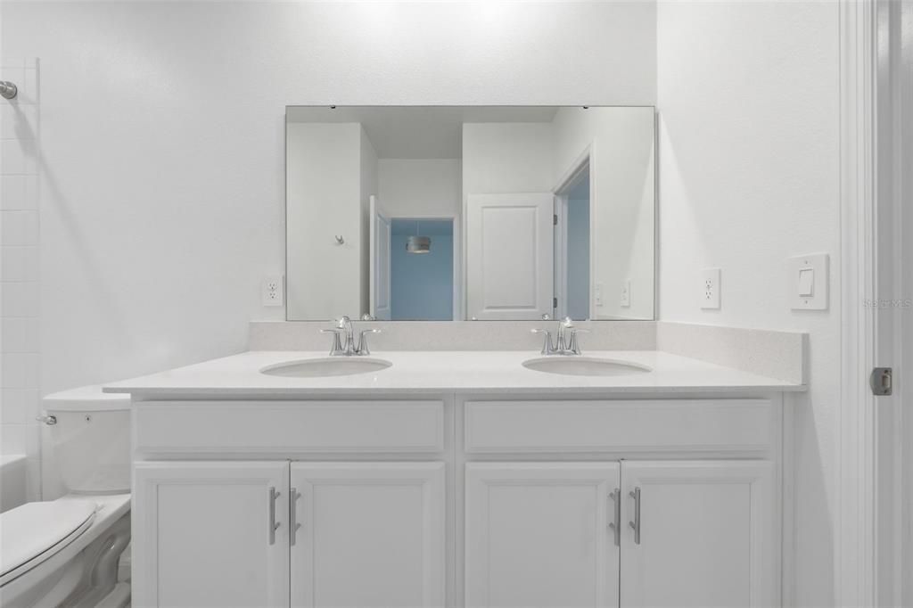 For Rent: $2,350 (3 beds, 2 baths, 1930 Square Feet)