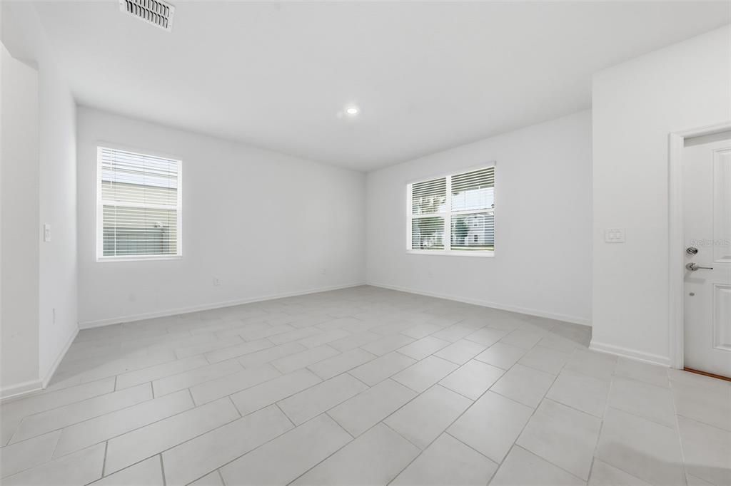 For Rent: $2,350 (3 beds, 2 baths, 1930 Square Feet)