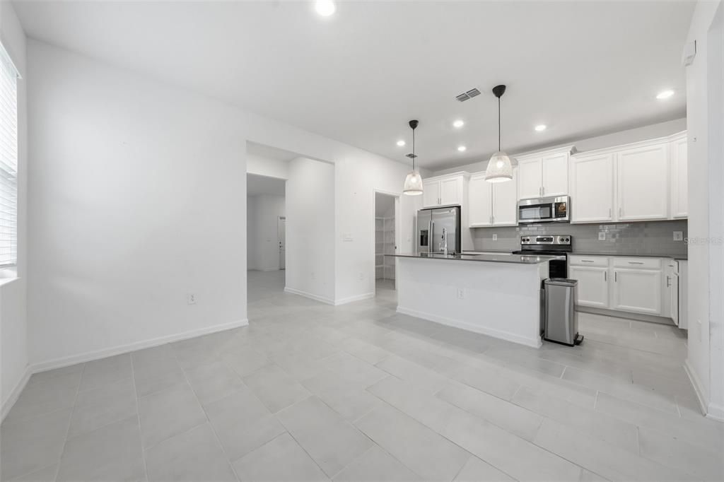 For Rent: $2,350 (3 beds, 2 baths, 1930 Square Feet)