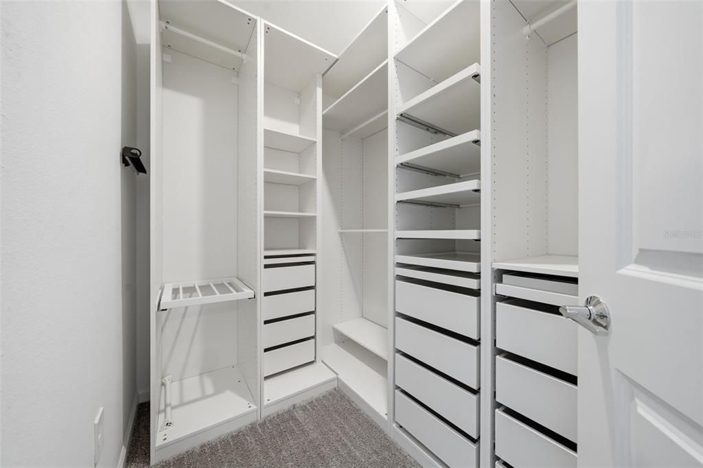 For Rent: $2,350 (3 beds, 2 baths, 1930 Square Feet)