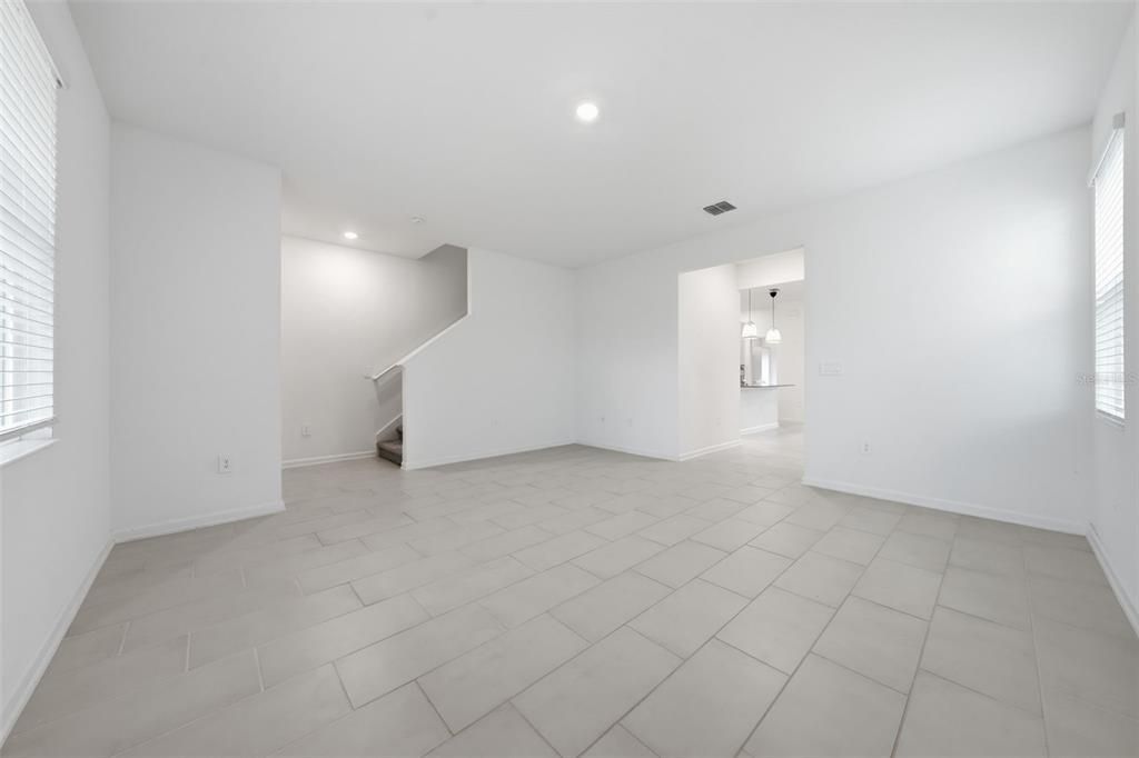 For Rent: $2,350 (3 beds, 2 baths, 1930 Square Feet)