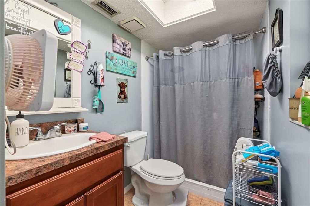 Activo con contrato: $254,900 (3 camas, 2 baños, 1252 Pies cuadrados)