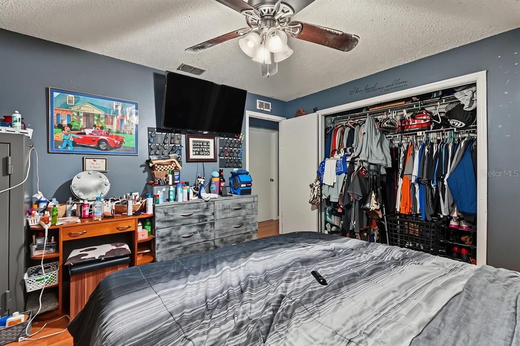 Activo con contrato: $254,900 (3 camas, 2 baños, 1252 Pies cuadrados)