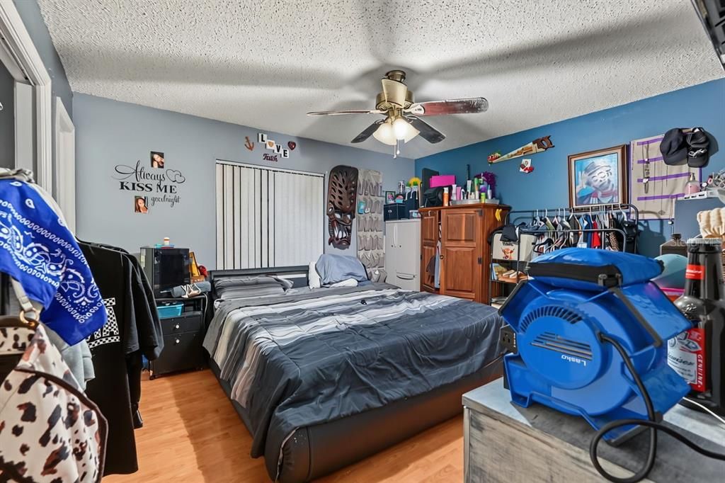 Activo con contrato: $254,900 (3 camas, 2 baños, 1252 Pies cuadrados)