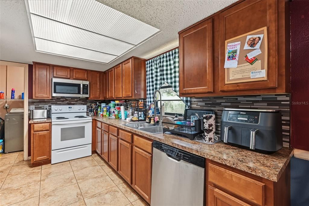 Activo con contrato: $254,900 (3 camas, 2 baños, 1252 Pies cuadrados)