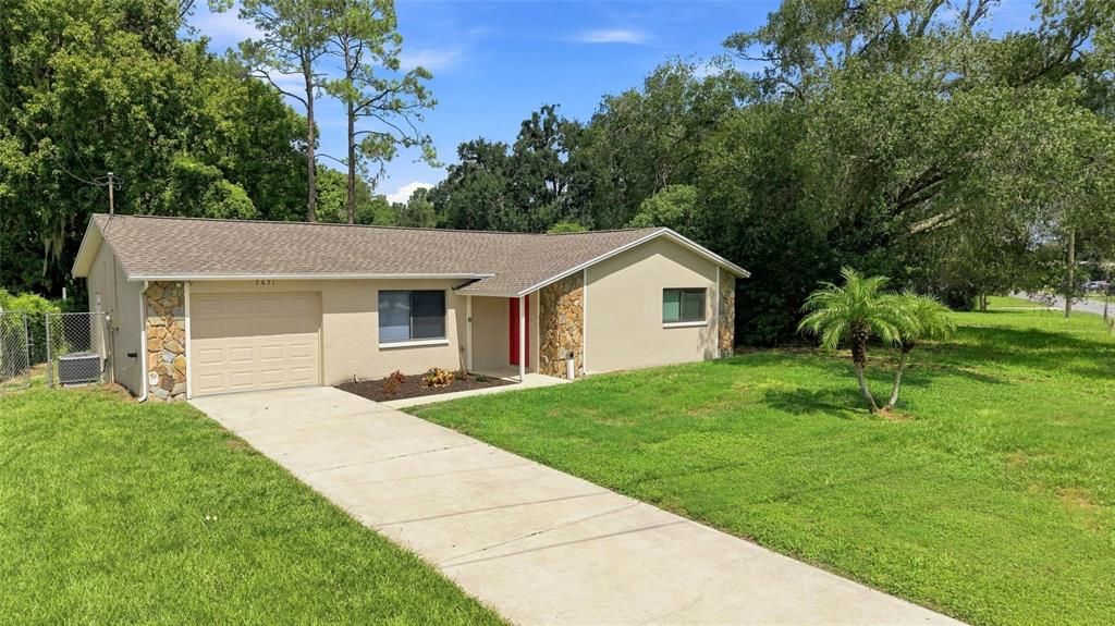 For Sale: $269,900 (2 beds, 2 baths, 1303 Square Feet)