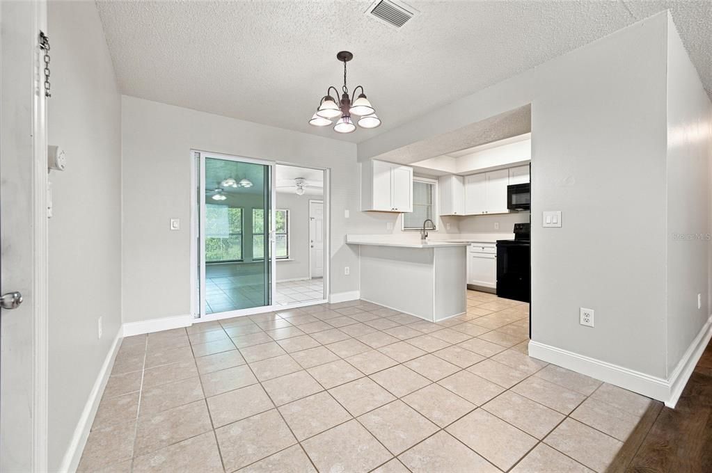 For Sale: $269,900 (2 beds, 2 baths, 1303 Square Feet)