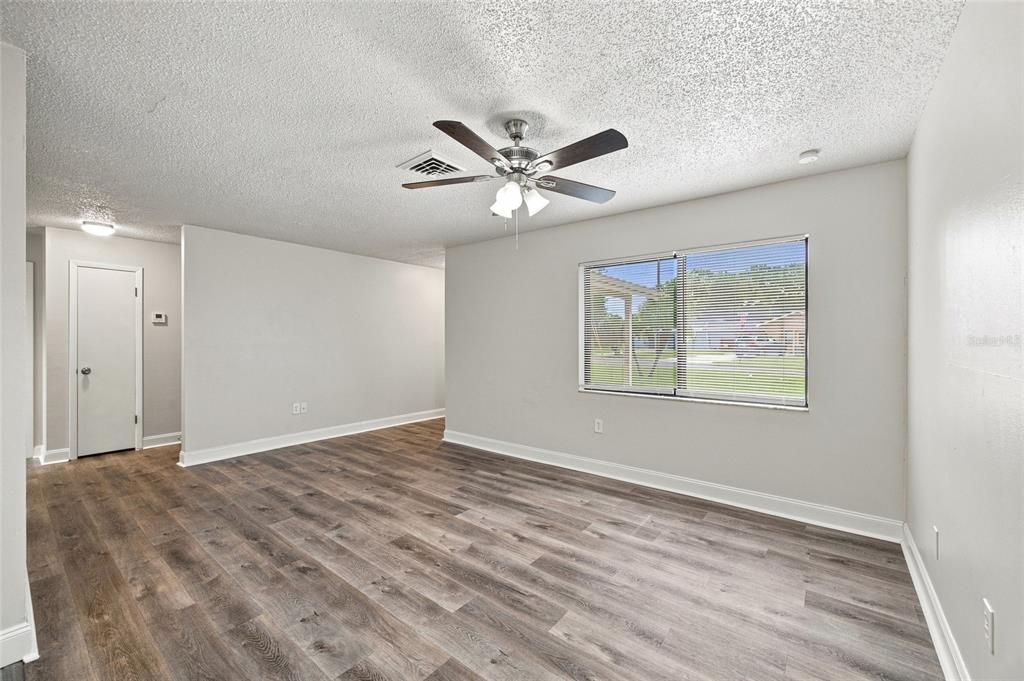 For Sale: $269,900 (2 beds, 2 baths, 1303 Square Feet)