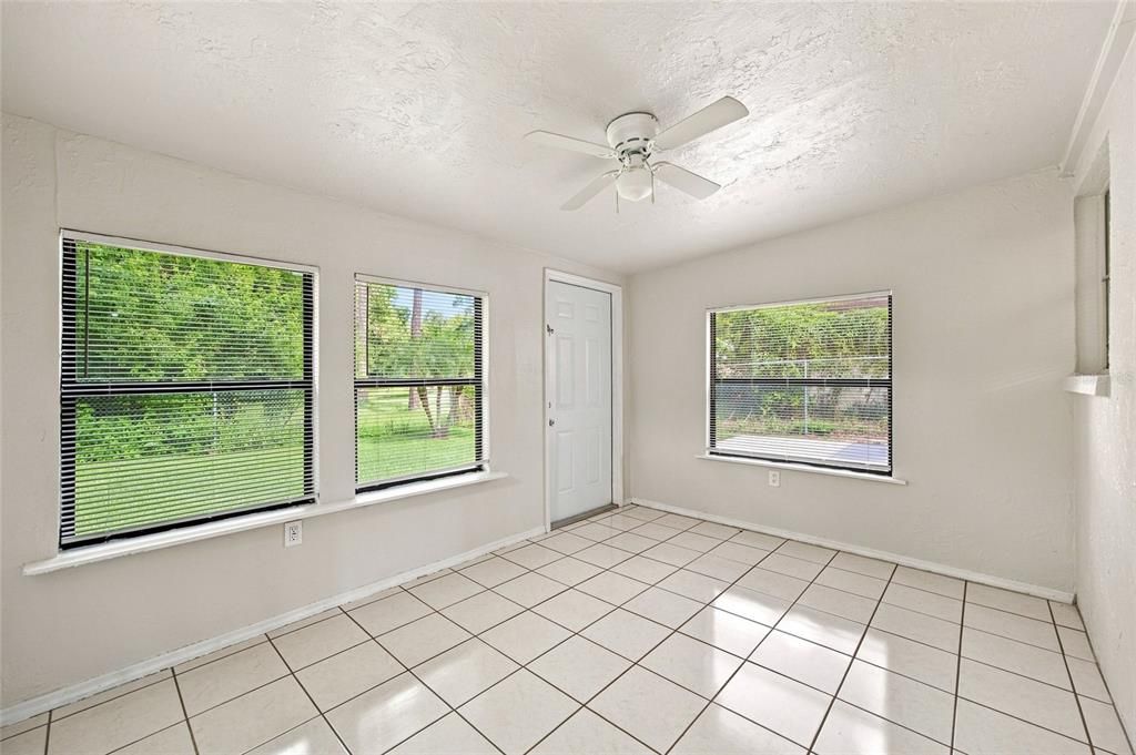 For Sale: $269,900 (2 beds, 2 baths, 1303 Square Feet)