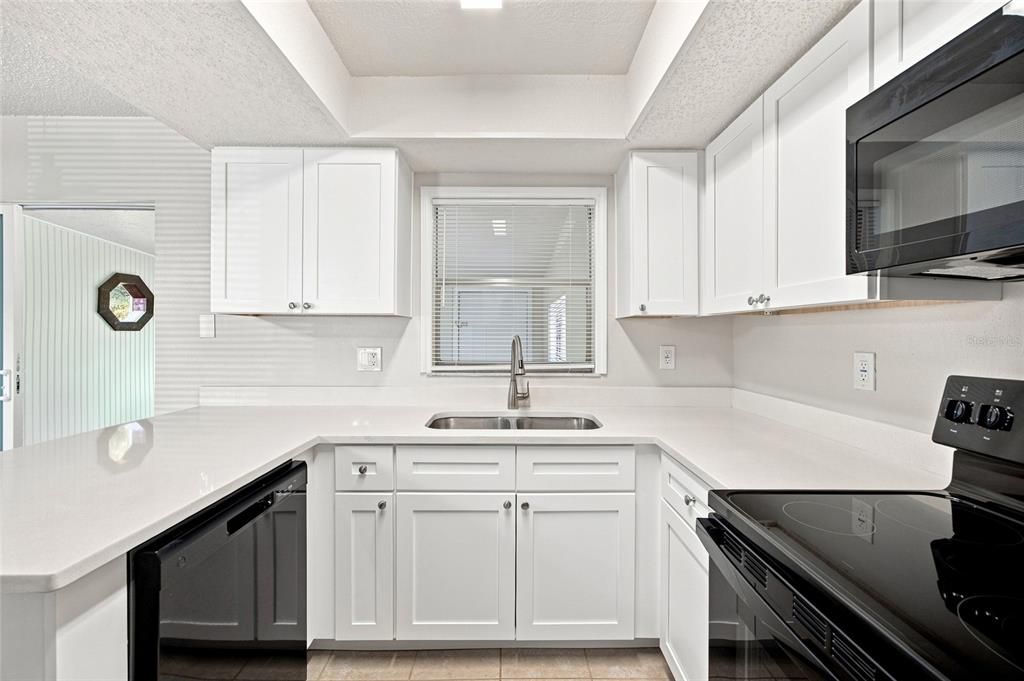 For Sale: $269,900 (2 beds, 2 baths, 1303 Square Feet)