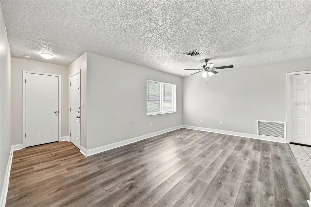 For Sale: $269,900 (2 beds, 2 baths, 1303 Square Feet)