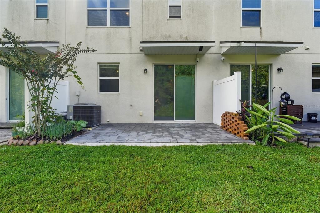 For Rent: $2,400 (3 beds, 2 baths, 1559 Square Feet)