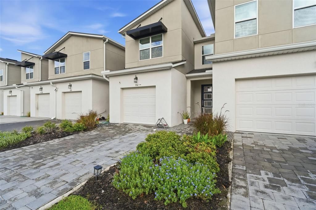 For Rent: $2,400 (3 beds, 2 baths, 1559 Square Feet)