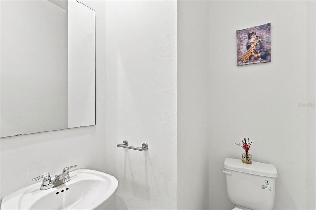 For Rent: $2,400 (3 beds, 2 baths, 1559 Square Feet)
