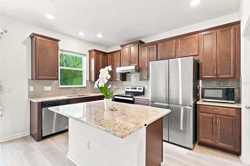 For Rent: $2,400 (3 beds, 2 baths, 1559 Square Feet)