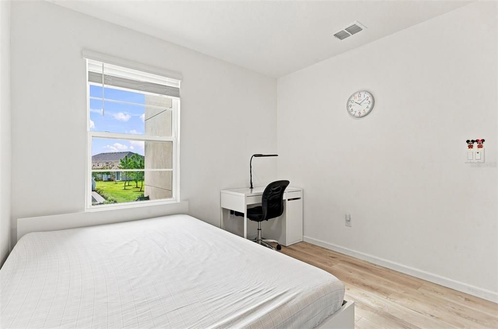 For Rent: $2,400 (3 beds, 2 baths, 1559 Square Feet)