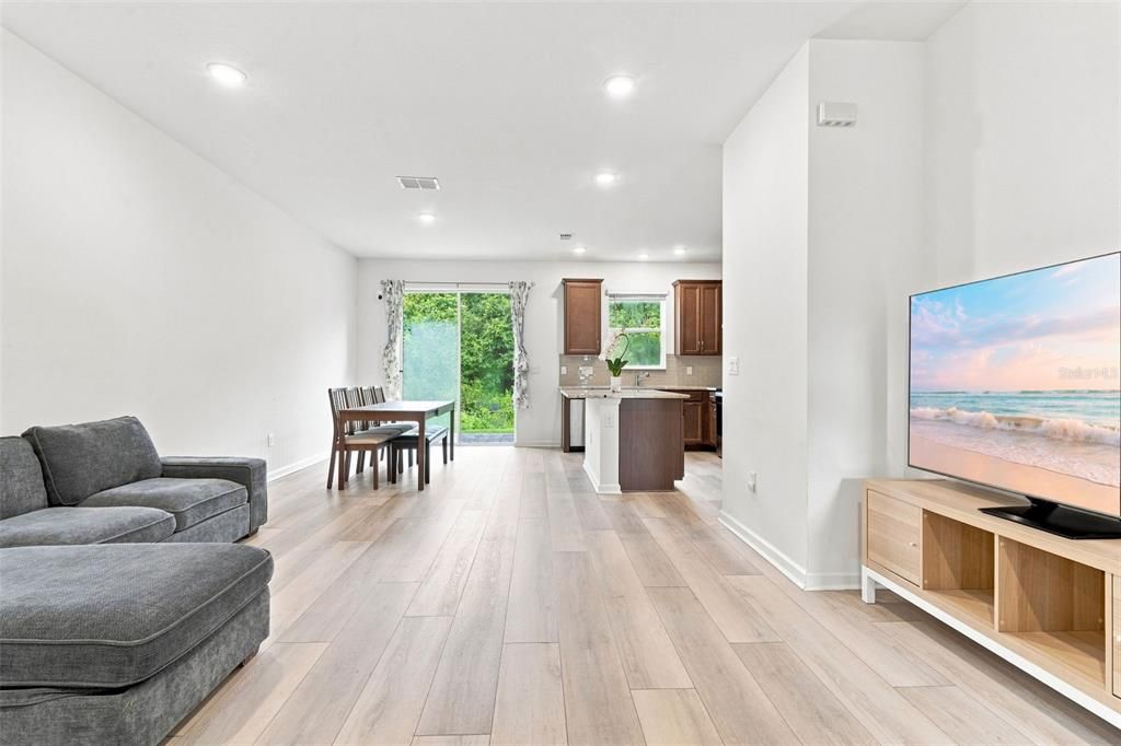 For Rent: $2,400 (3 beds, 2 baths, 1559 Square Feet)