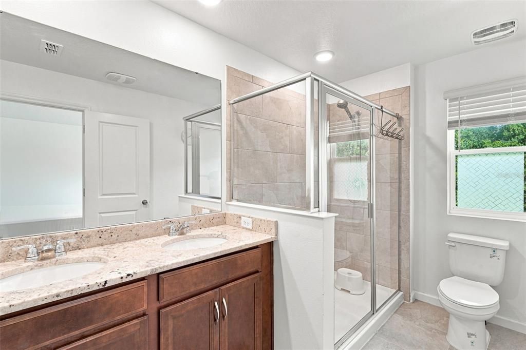 For Rent: $2,400 (3 beds, 2 baths, 1559 Square Feet)