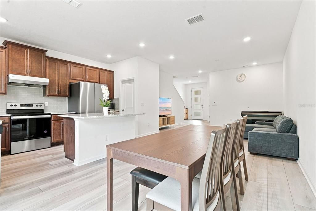 For Rent: $2,400 (3 beds, 2 baths, 1559 Square Feet)