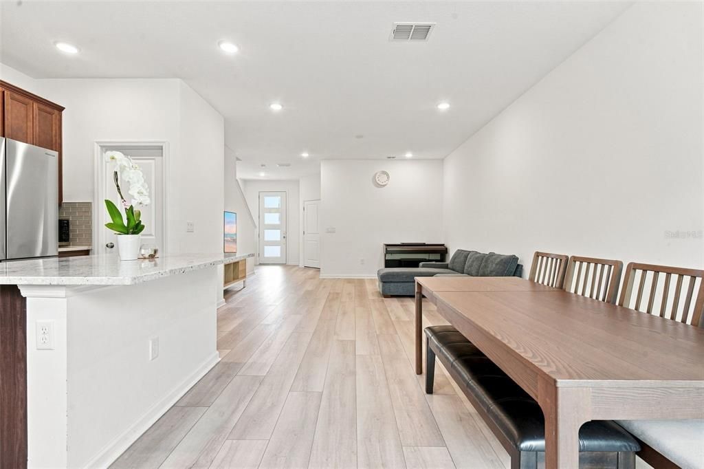 For Rent: $2,400 (3 beds, 2 baths, 1559 Square Feet)