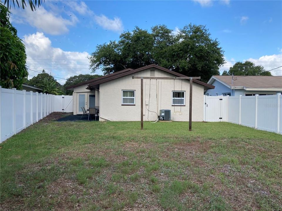 For Rent: $2,500 (2 beds, 2 baths, 1135 Square Feet)