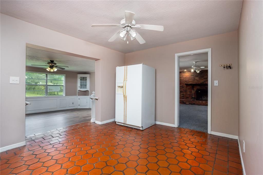 En Venta: $349,000 (4 camas, 2 baños, 2280 Pies cuadrados)