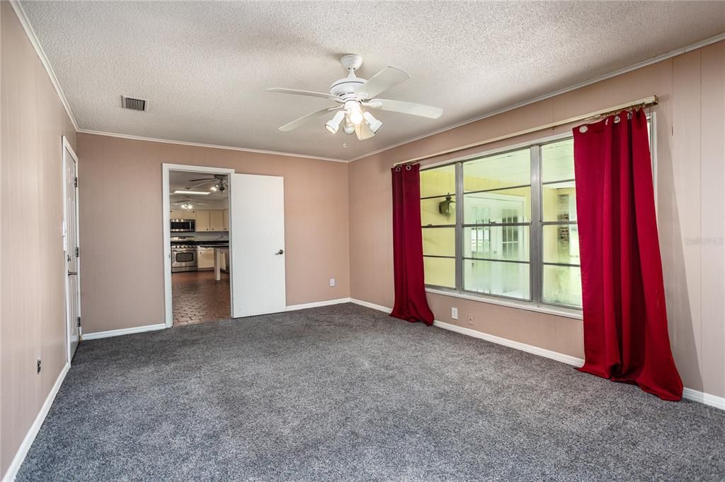 En Venta: $349,000 (4 camas, 2 baños, 2280 Pies cuadrados)