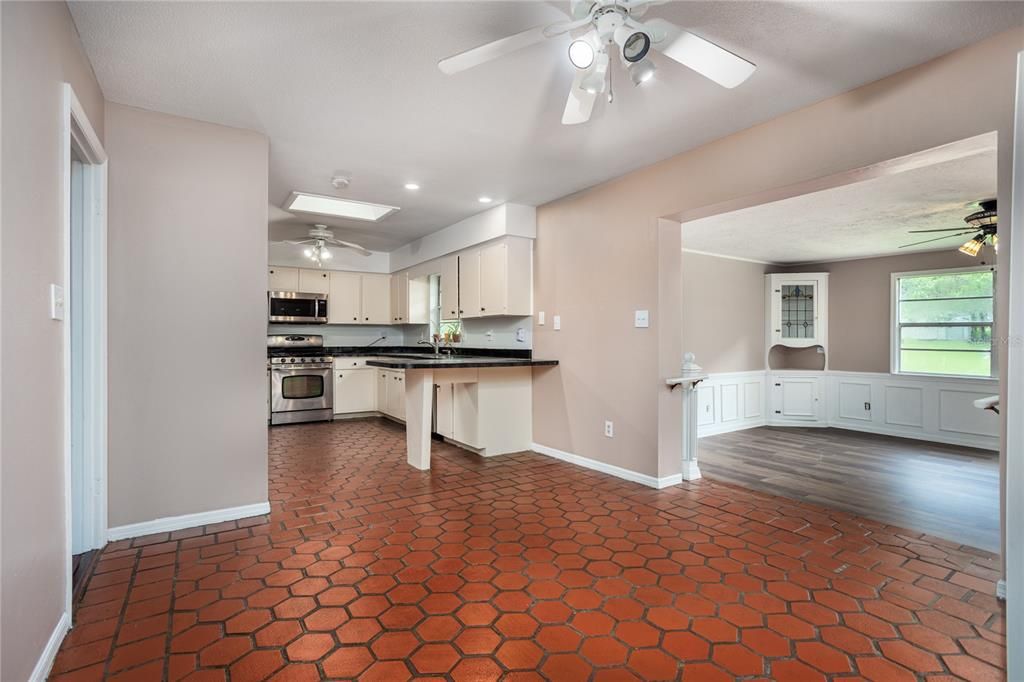 En Venta: $349,000 (4 camas, 2 baños, 2280 Pies cuadrados)