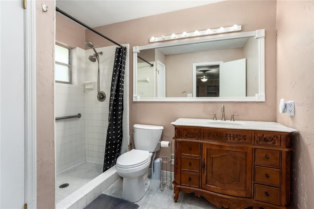 En Venta: $349,000 (4 camas, 2 baños, 2280 Pies cuadrados)