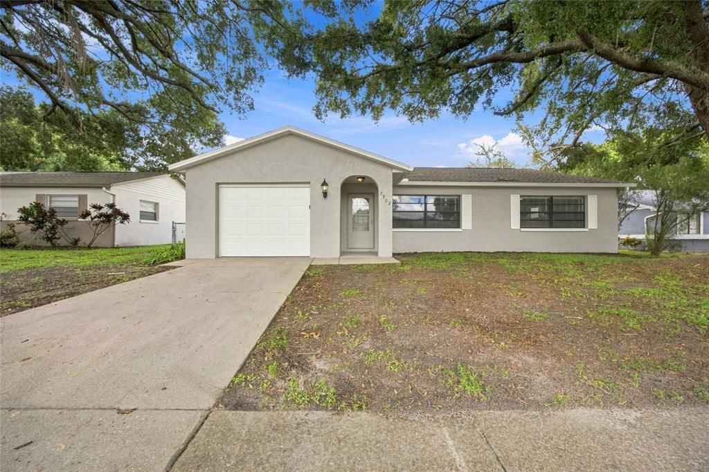 For Sale: $295,000 (3 beds, 2 baths, 1595 Square Feet)