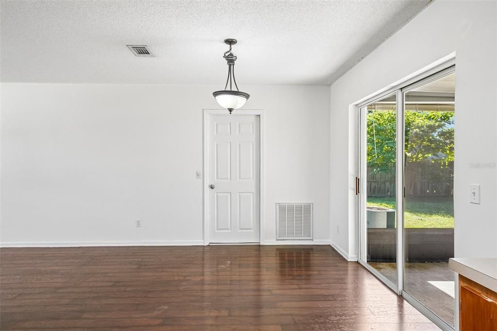En Venta: $245,000 (3 camas, 2 baños, 1118 Pies cuadrados)