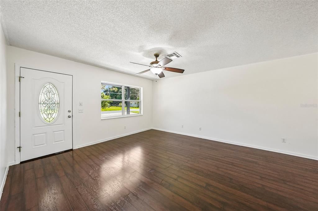 En Venta: $245,000 (3 camas, 2 baños, 1118 Pies cuadrados)