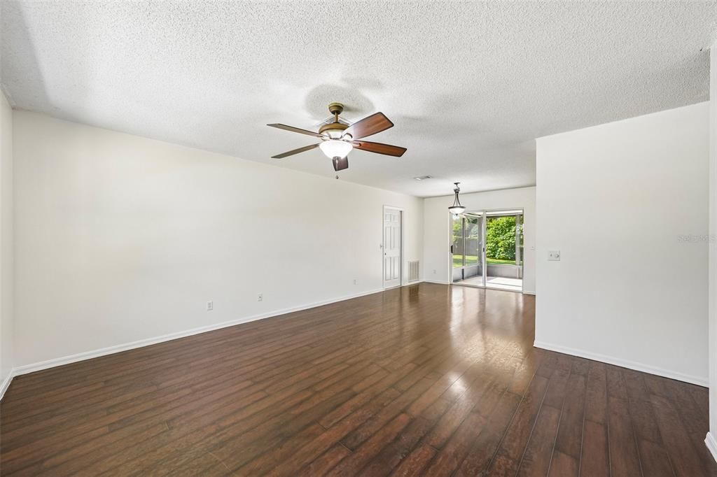 En Venta: $245,000 (3 camas, 2 baños, 1118 Pies cuadrados)