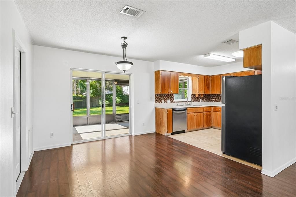 En Venta: $245,000 (3 camas, 2 baños, 1118 Pies cuadrados)