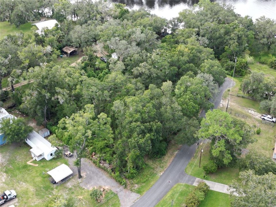 На продажу: $42,000 (1.21 acres)