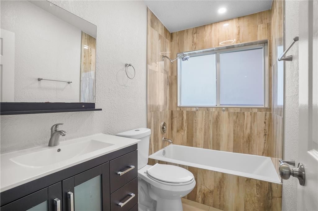 На продажу: $355,000 (3 спален, 2 ванн, 1698 Квадратных фут)