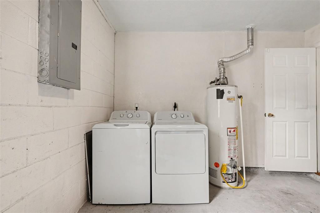 For Sale: $310,000 (3 beds, 1 baths, 980 Square Feet)