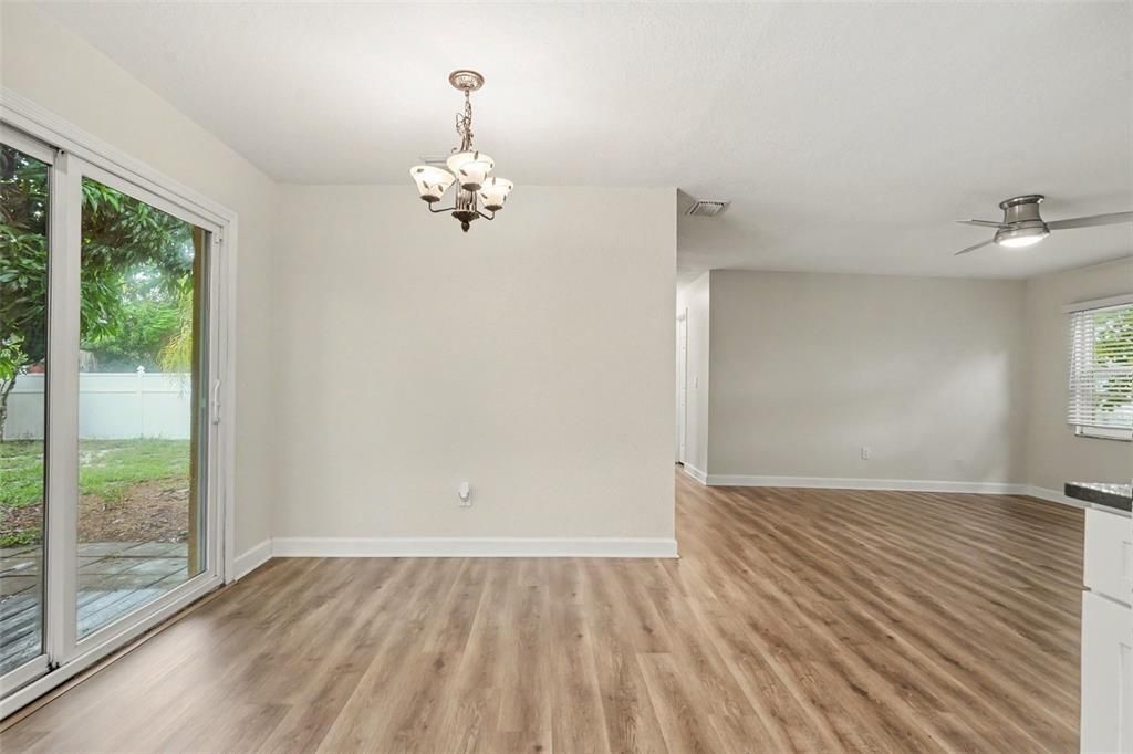 For Sale: $310,000 (3 beds, 1 baths, 980 Square Feet)
