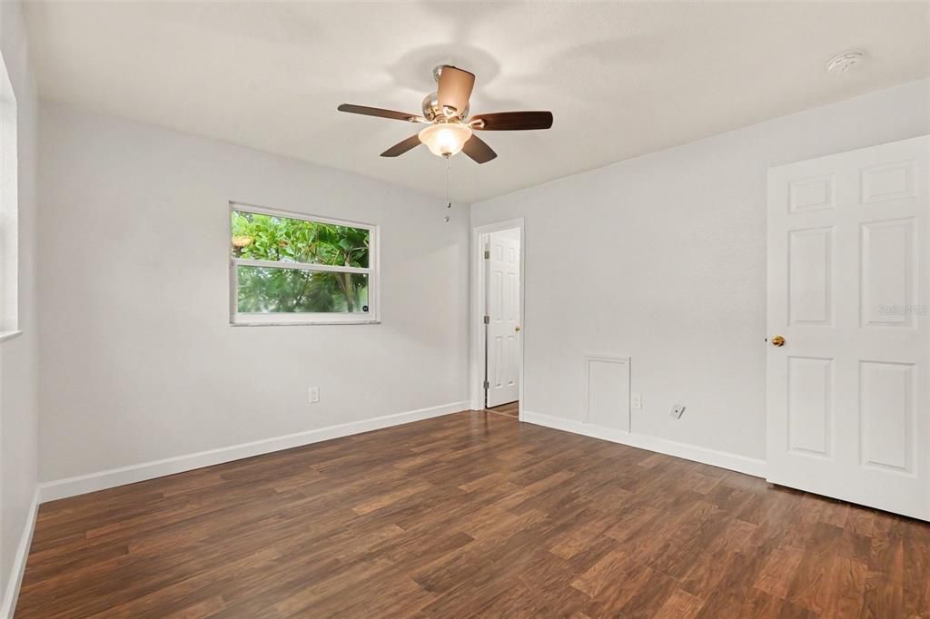 For Sale: $310,000 (3 beds, 1 baths, 980 Square Feet)