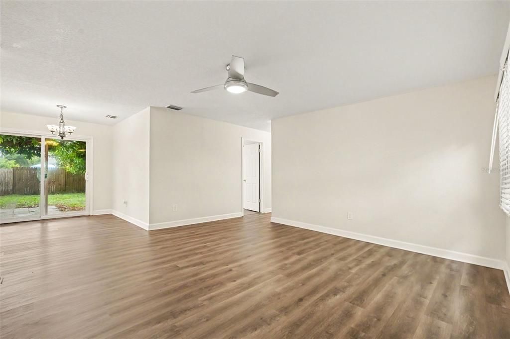 For Sale: $310,000 (3 beds, 1 baths, 980 Square Feet)