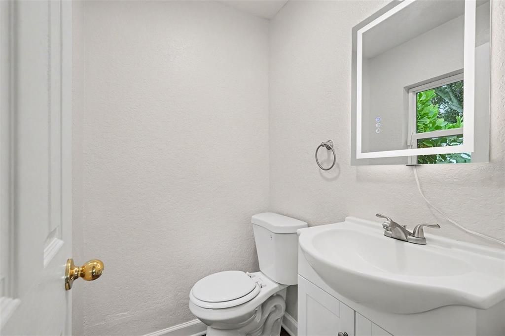 For Sale: $310,000 (3 beds, 1 baths, 980 Square Feet)