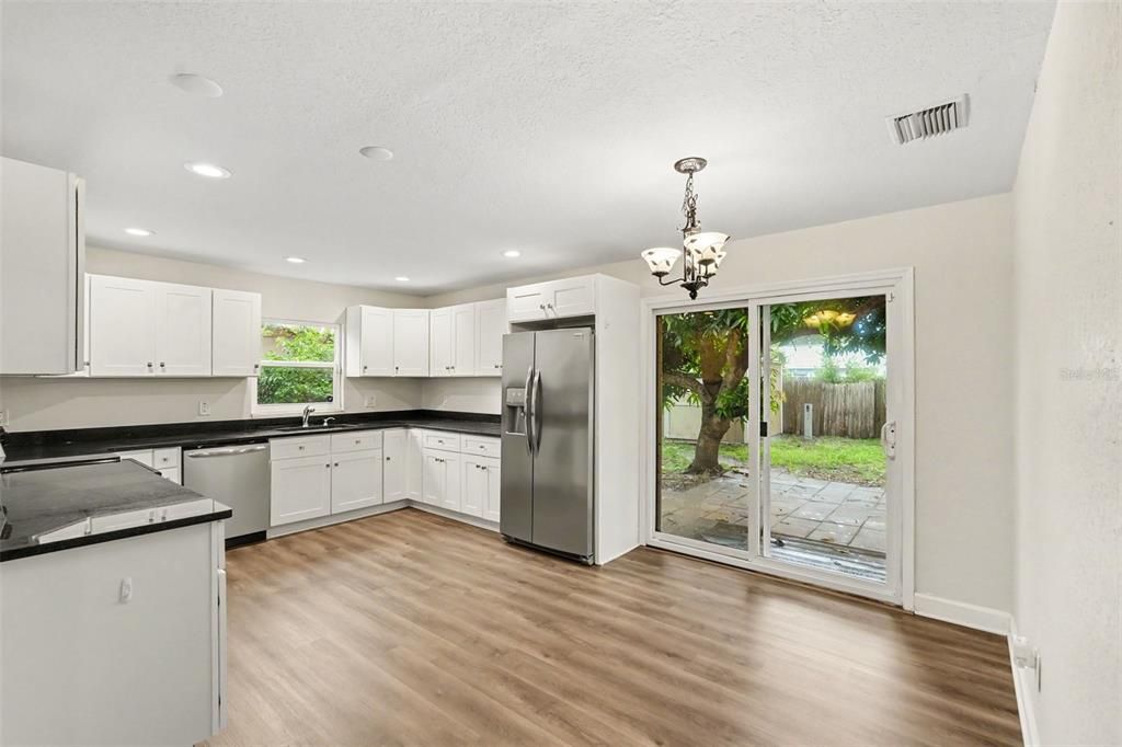 For Sale: $310,000 (3 beds, 1 baths, 980 Square Feet)