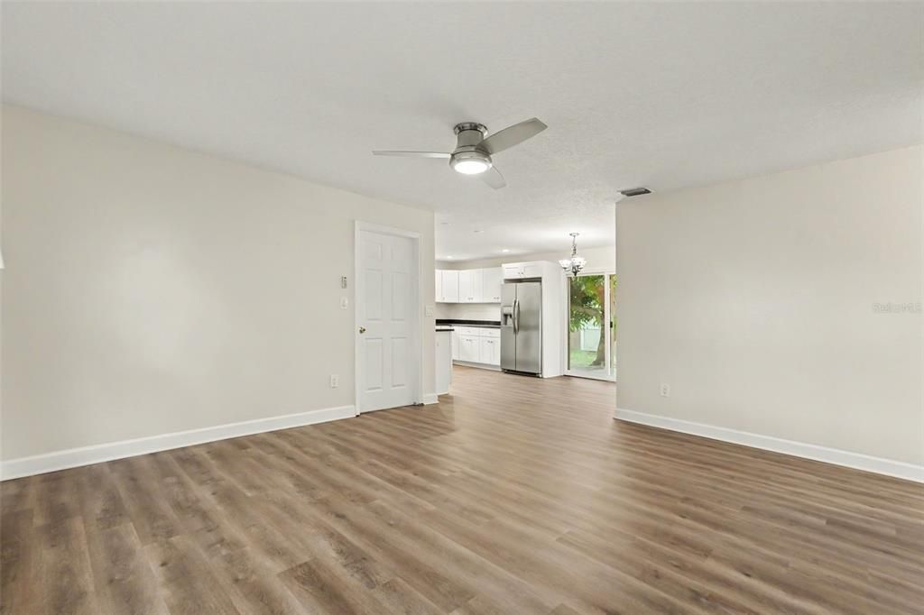 For Sale: $310,000 (3 beds, 1 baths, 980 Square Feet)