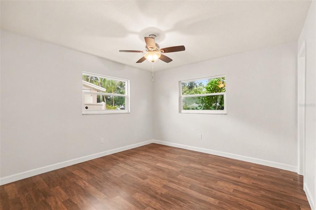 For Sale: $310,000 (3 beds, 1 baths, 980 Square Feet)