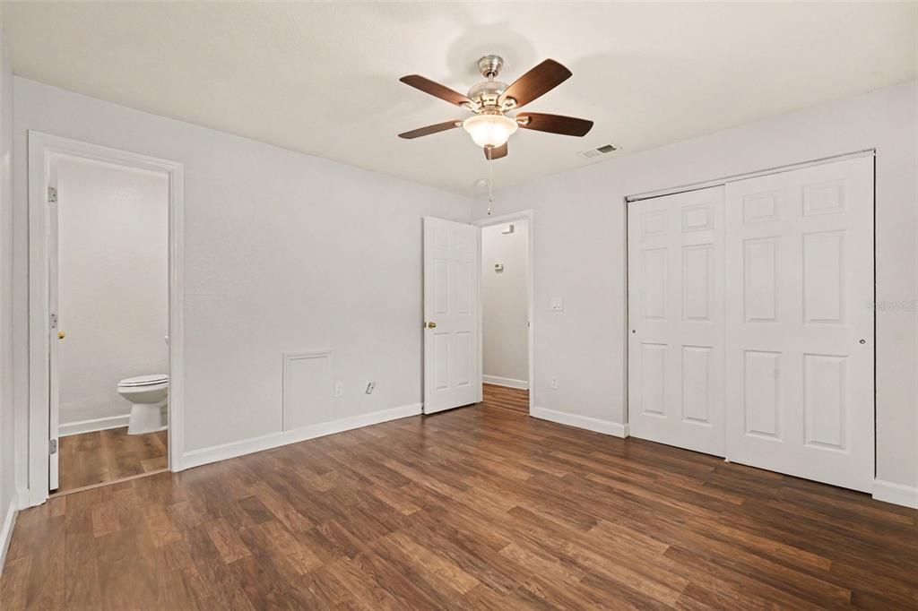 For Sale: $310,000 (3 beds, 1 baths, 980 Square Feet)